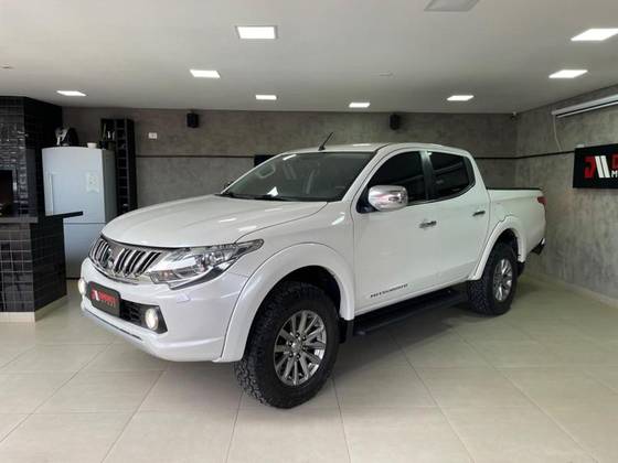 MITSUBISHI L200 TRITON 2.4 16V TURBO DIESEL SPORT HPE CD 4P 4X4 AUTOMÁTICO